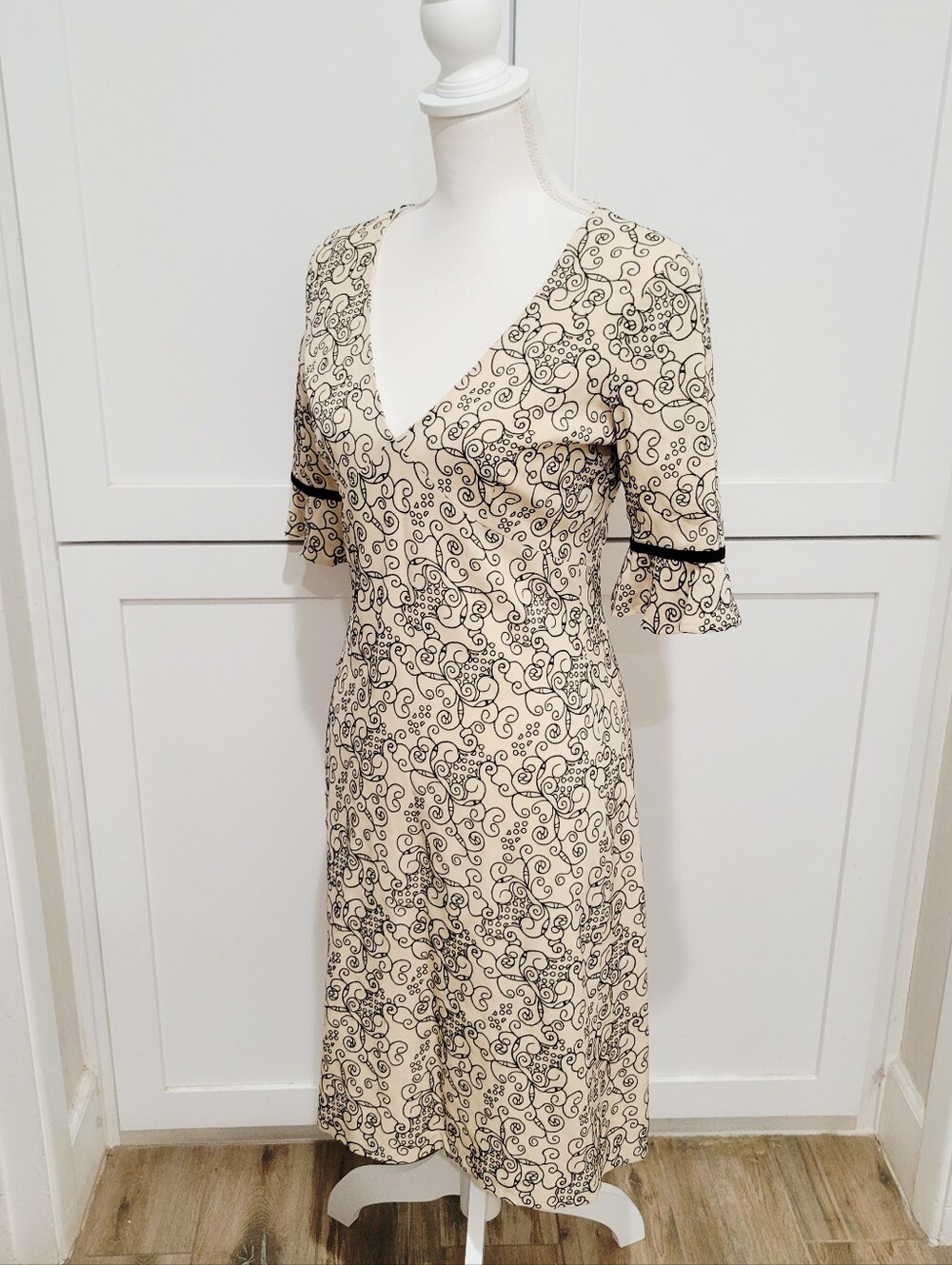 Tocca Silk/Wool Blend Cream & Black Embroidered V-Neck Midi Dress | Size 6 - Picture 2 of 10